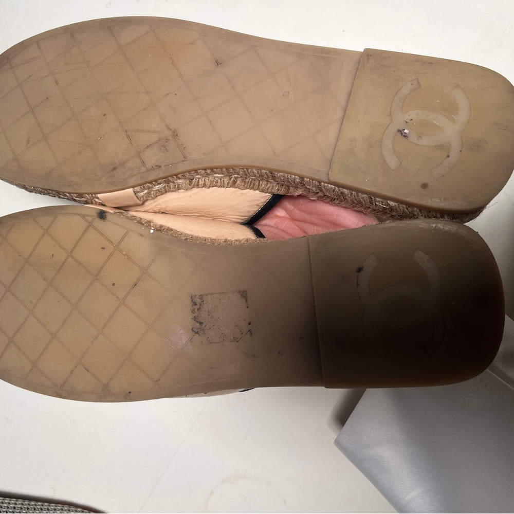 Chanel Two-Tone Beige and Black Mules - Picture 6 of 9